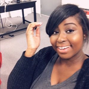 Meet your Posher, Analecia